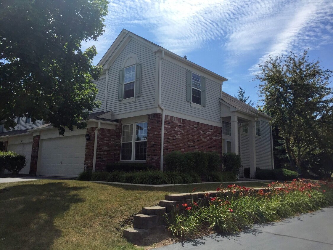 13 Riverdale Ct, Algonquin, IL 60102 Townhome Rentals in Algonquin IL