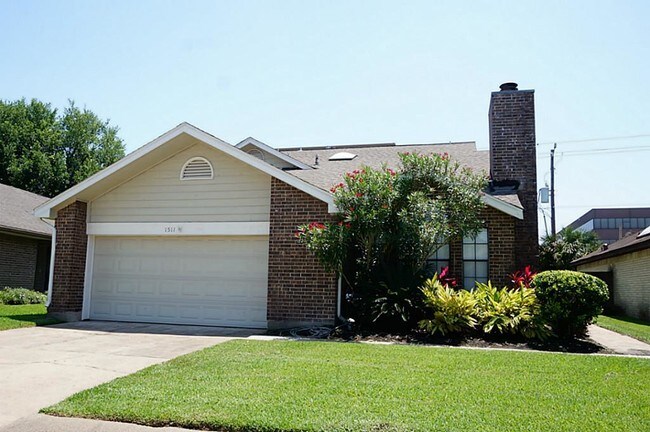 Building Photo - 1511 Bradney Dr