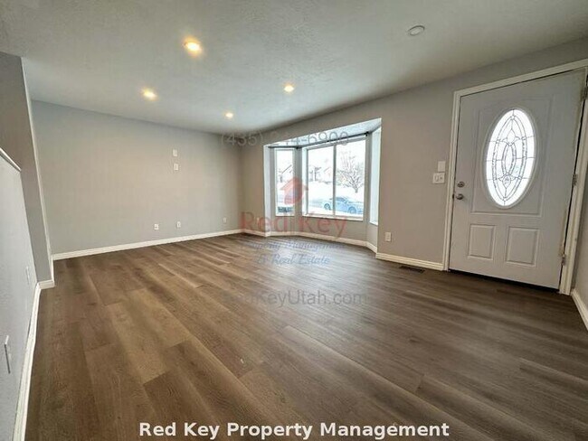 Foto del edificio - Skyline Dr. Single Family Home
