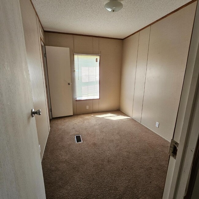 Building Photo - 318 St Charles Bypass