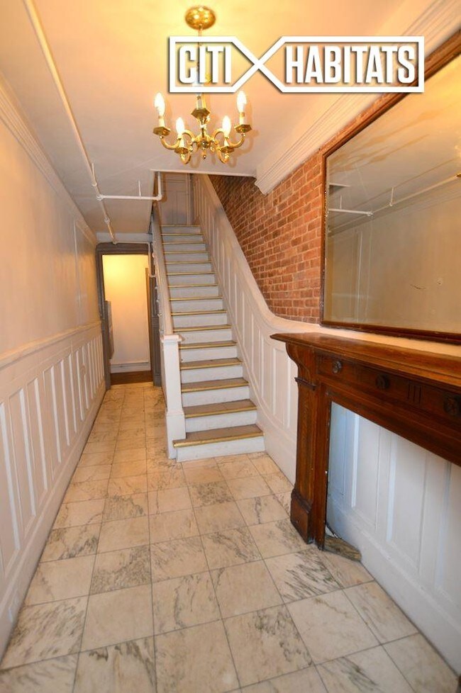 Building Photo - 68 W 85th St