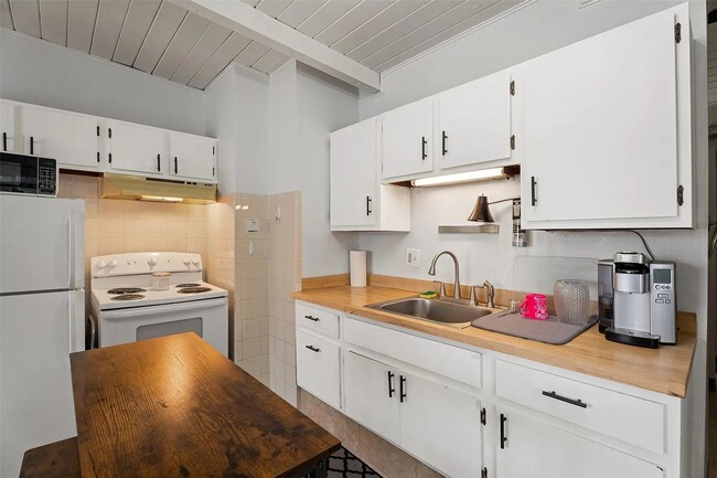 Foto del edificio - 3220 Clark St