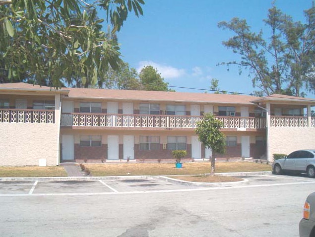 Building Photo - 17080 NE 23rd Ave