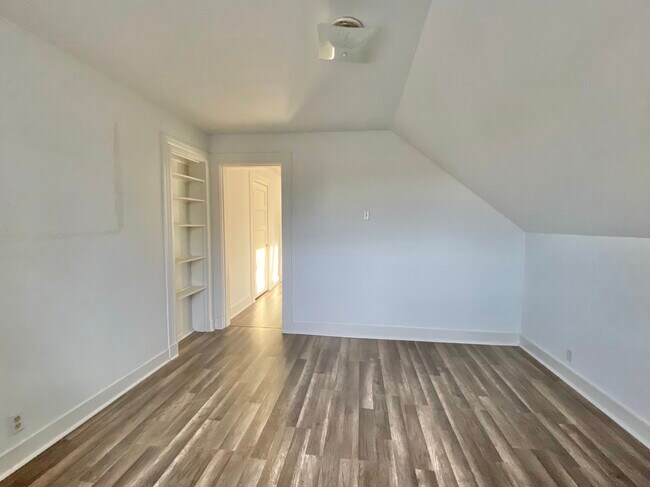 Building Photo - 1430 Everett Ave