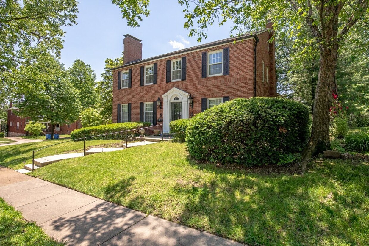 7700 Brookline Ter Unit 1st Floor, Richmond Hts, MO 63117 Apartments in Richmond Hts, MO