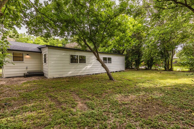 Foto del edificio - 207 Joel Hooper Dr