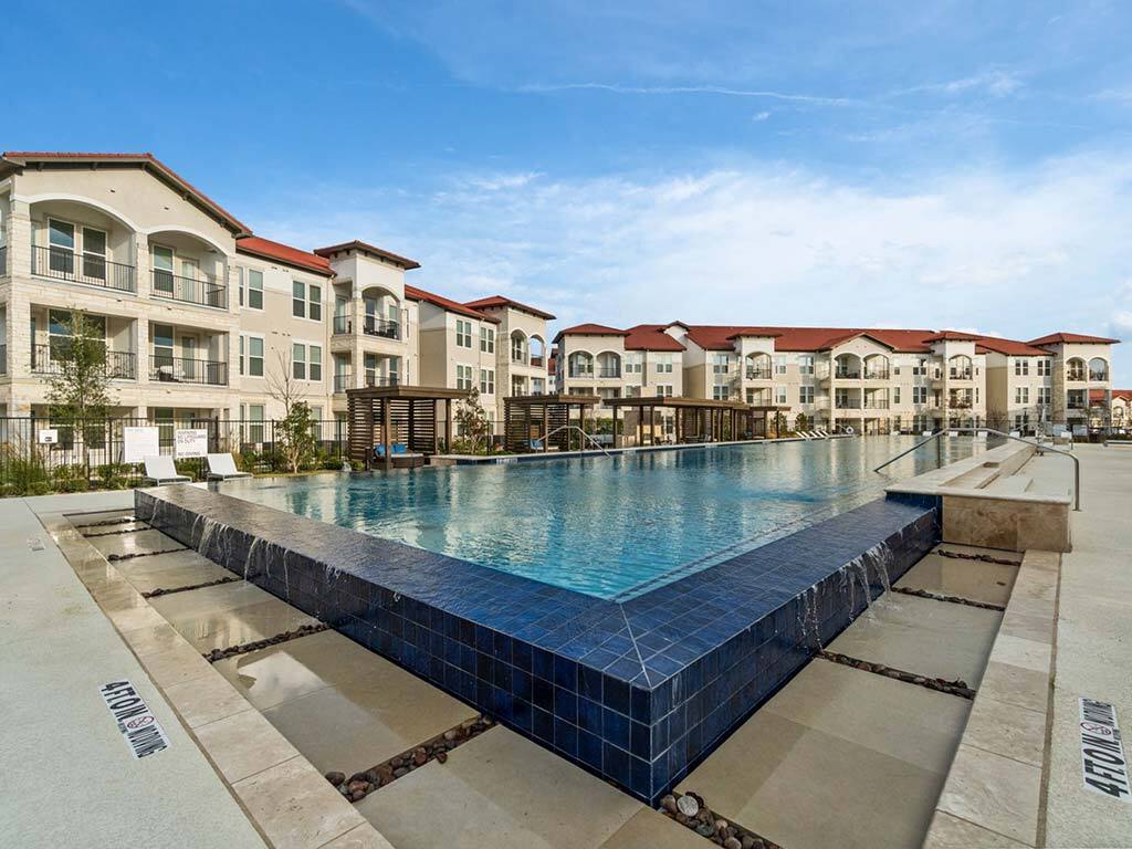 Reveal Lake Ridge Apartments in Grand Prairie, TX