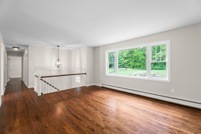 Foto del edificio - 831 Nut Plains Rd