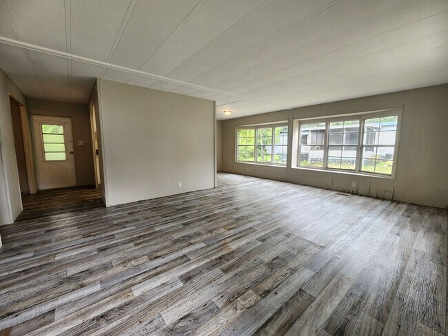 Foto del edificio - 654 SE 128th Ave