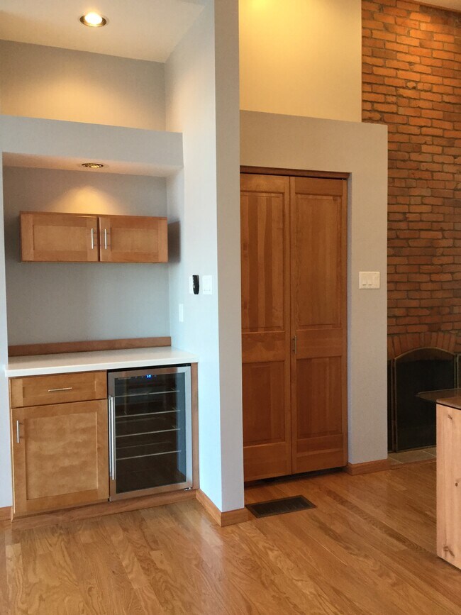 Building Photo - 2313 Primrose St