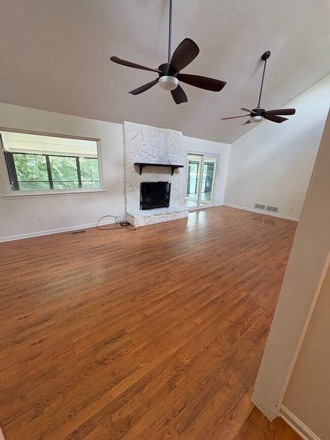 Building Photo - Lakefront Living at Fairfield Plantation