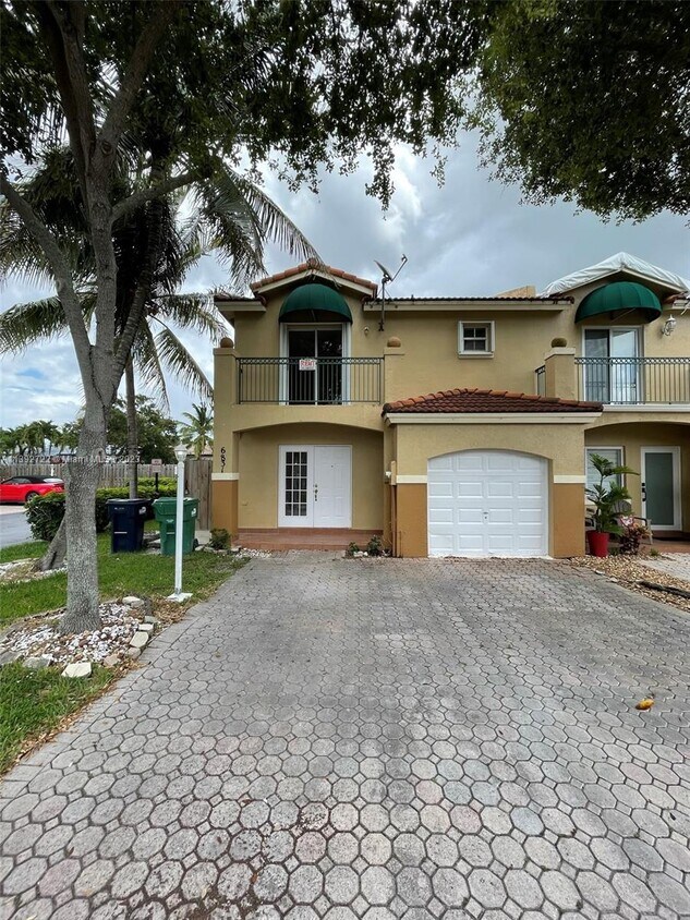 6831 SW 158th Ct, Miami, FL 33193 Townhome Rentals in Miami FL