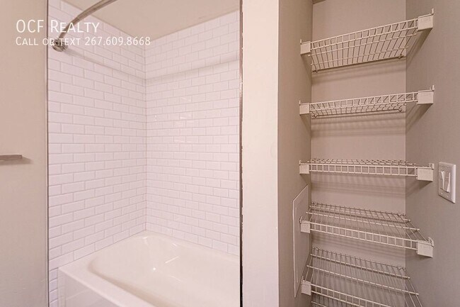 Foto del edificio - Renovated One Bedroom Loft at Liberties Lo...