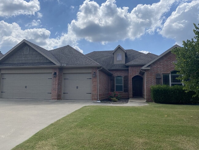 Building Photo - 6202 W Sage Dr