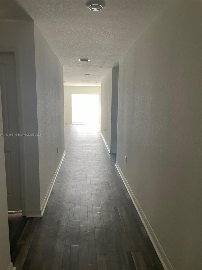 Foto del edificio - 316 El Dorado Blvd S