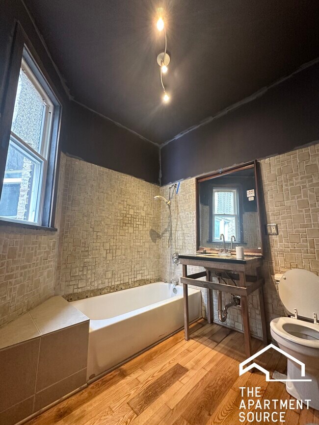 Building Photo - 1347 N Ridgeway Ave