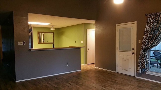Building Photo - 1210 Willowbriar Ln
