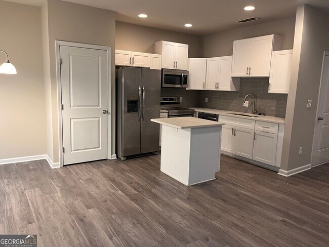 Building Photo - 8329 Triple Crown Dr