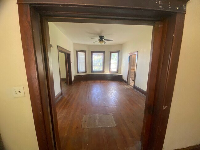 Building Photo - 1076 NE 75