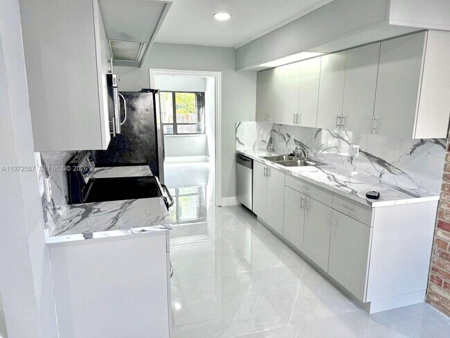 Foto del edificio - 2700 N 34th Ave