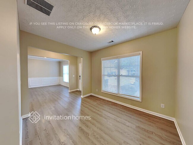 Foto del edificio - 807 Inkberry Rd