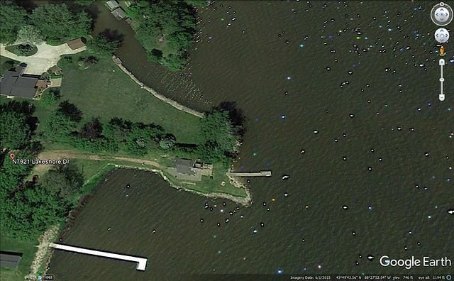 Building Photo - N7921 Lakeshore Dr