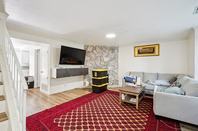 Building Photo - 3BR Townhome in Pleasant Hill With L2 EV C...