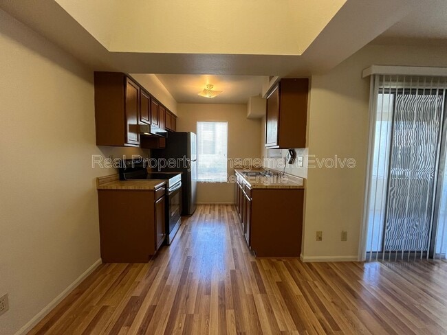 Foto del edificio - 10610 S 48th St