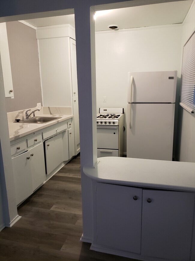 Building Photo - 7627 Comstock Ave