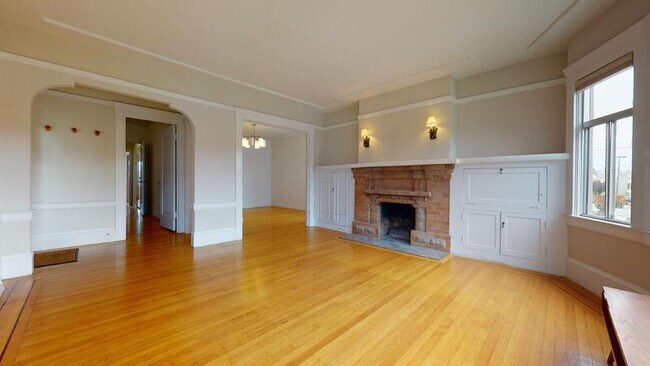 Building Photo - 430 Capistrano Ave
