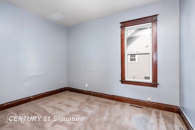 Building Photo - 2875 Schaeffer St