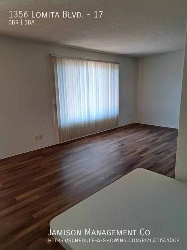 Foto del edificio - 1356 Lomita Blvd