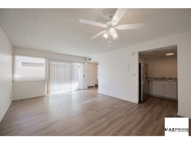 Building Photo - Charming 2/1.5 Phoenix Townhouse - Courtyard Views &amp; Mountain Backdrop!