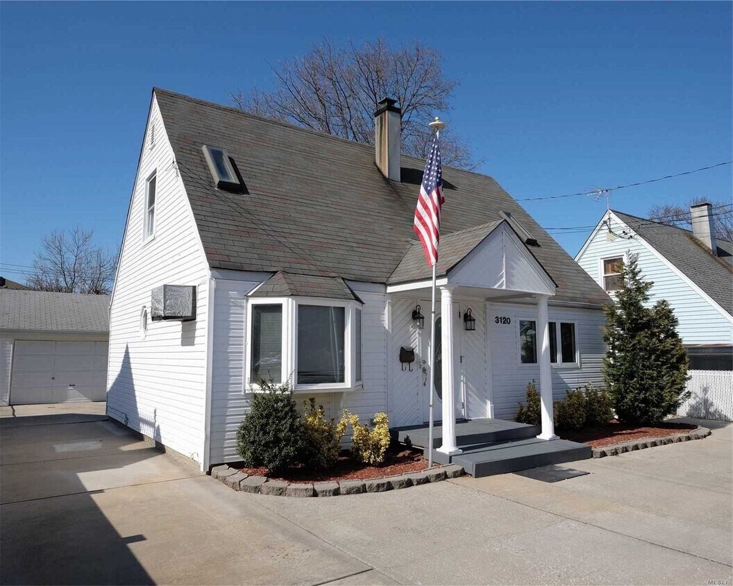 Primary Photo - 3120 Oceanside Rd