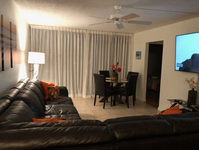 Foto del edificio - Royal Mauian 2 bedroom 2 bath furnished