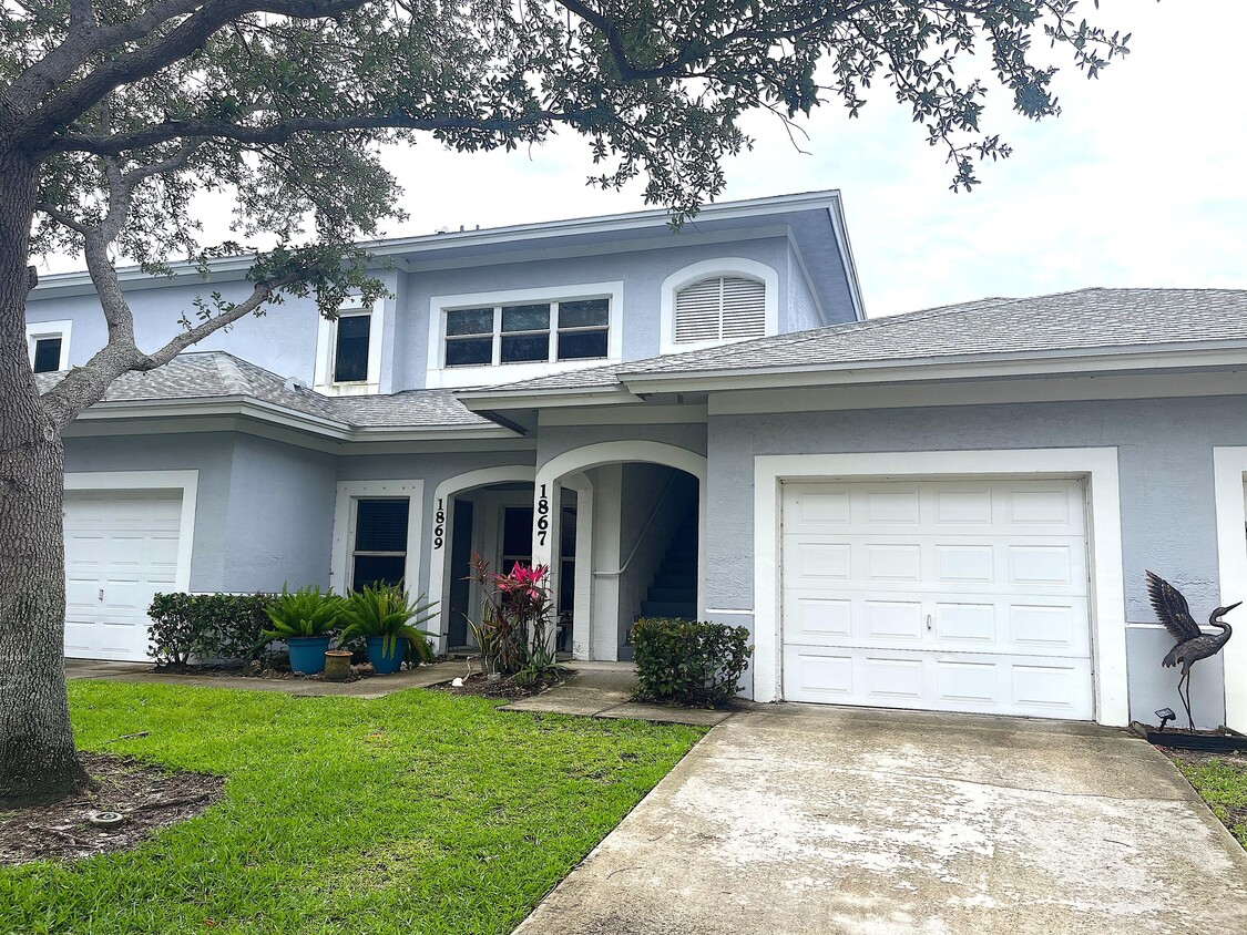 Primary Photo - 1867 S Dovetail Dr