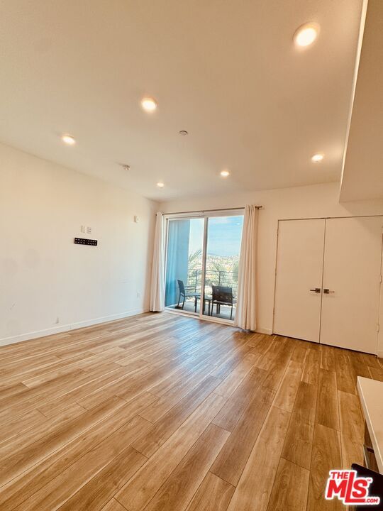 Foto del edificio - 252 N Hoover St