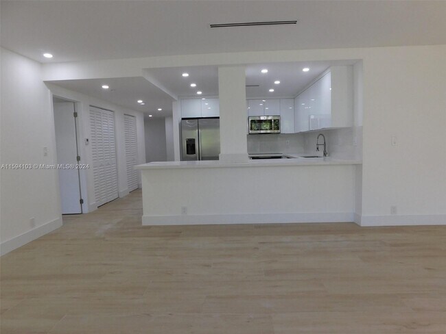 Building Photo - 251 Crandon Blvd