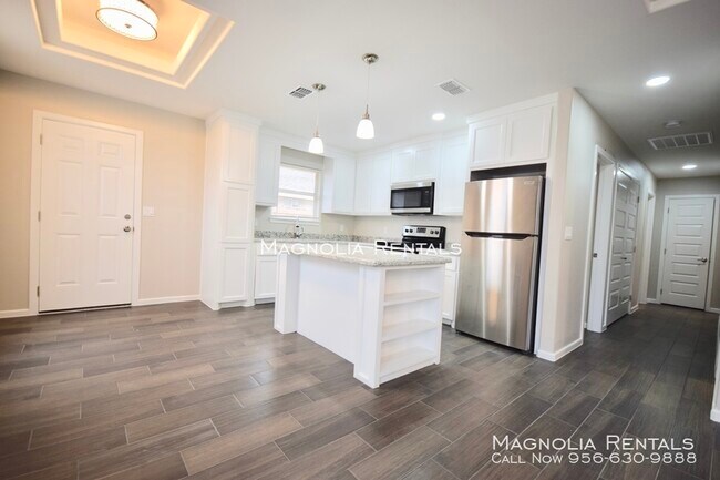 Building Photo - 1416 Deer Hills
