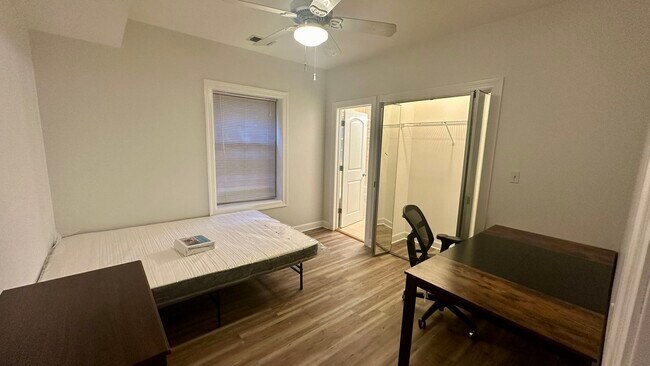 Foto del edificio - 843 E 52nd St