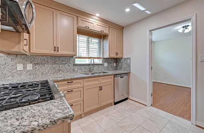 Foto del edificio - 7614 Barberton Dr