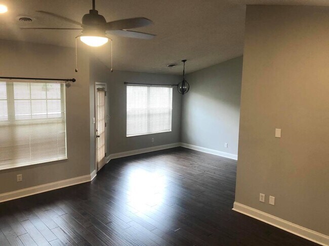 LR/DR open floor plan - 10024 Greylock Way