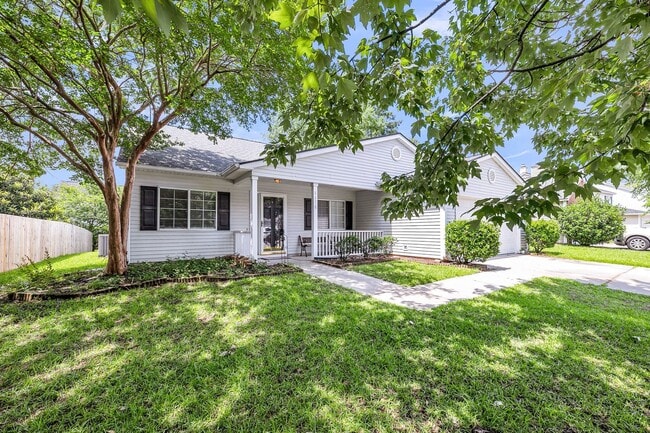 Building Photo - Stylish Living with Spacious Backyard!