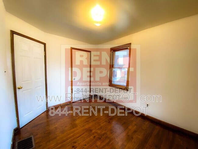 Foto del edificio - 1815 S Helfrich Ave