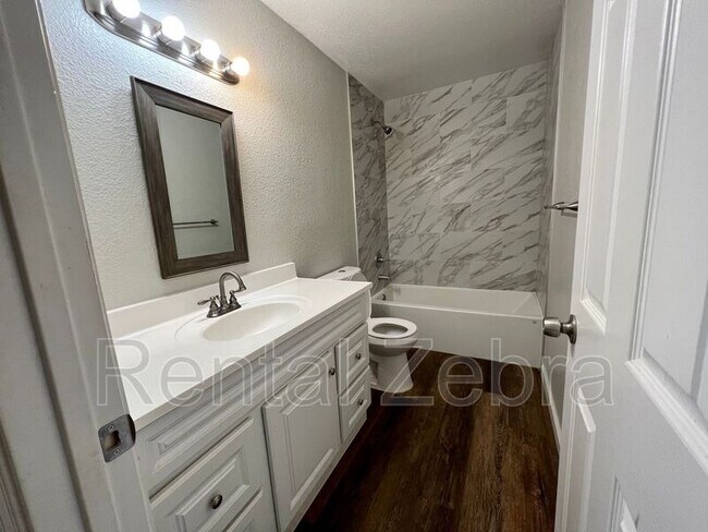 Building Photo - 918 Vermont Ave