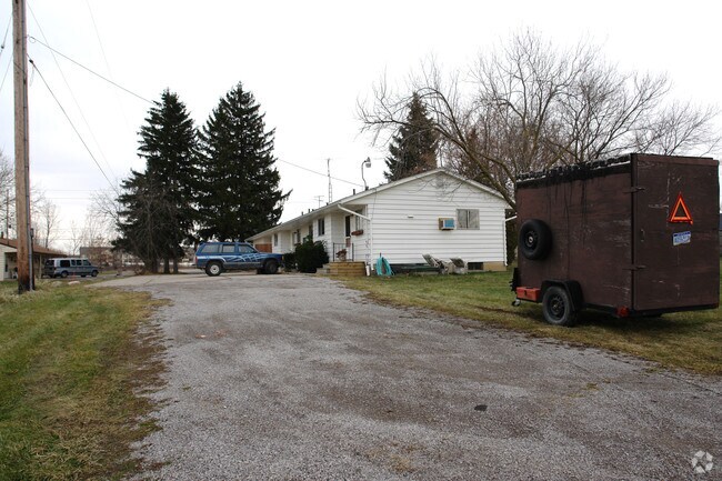 Building Photo - 7470 Fenton Rd