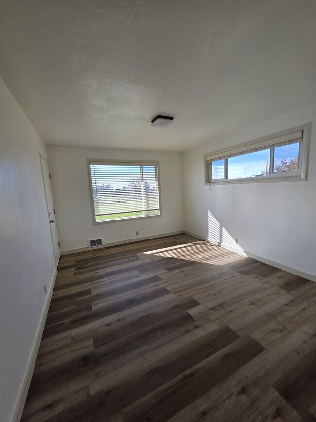 Foto del edificio - 15652 US-101