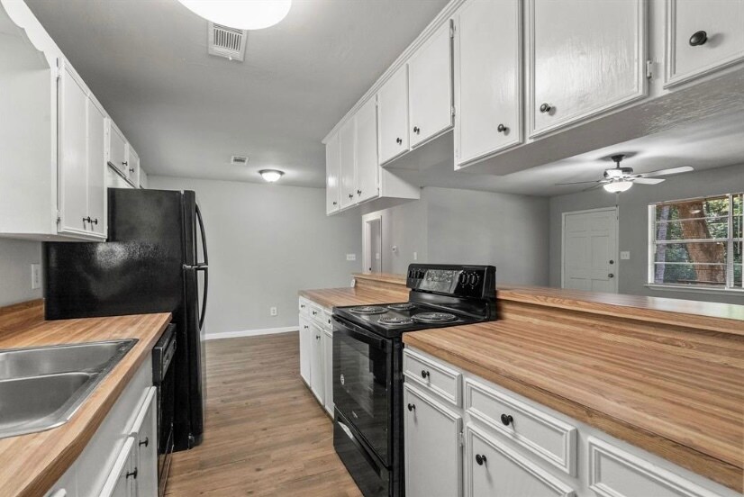 1149D Southwood Drive, Huntsville, TX 77340 House Rental in