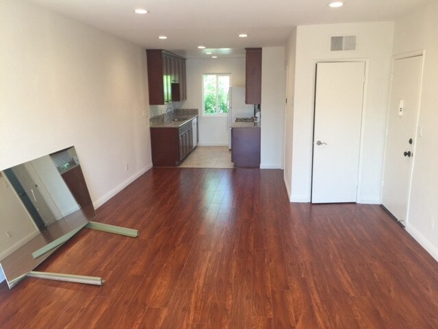Foto del edificio - 4942 Whitsett Ave
