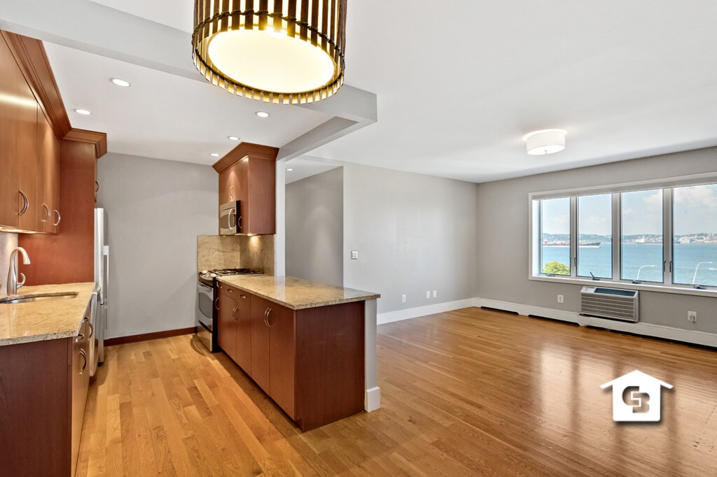 Foto principal - 6833 Shore Rd